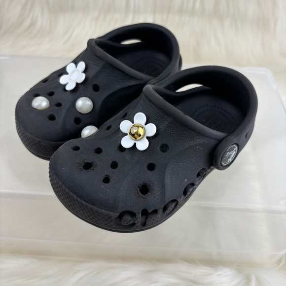 CROCS Black and White Water Shoes with Daisy Accents - Picture 2 of 9